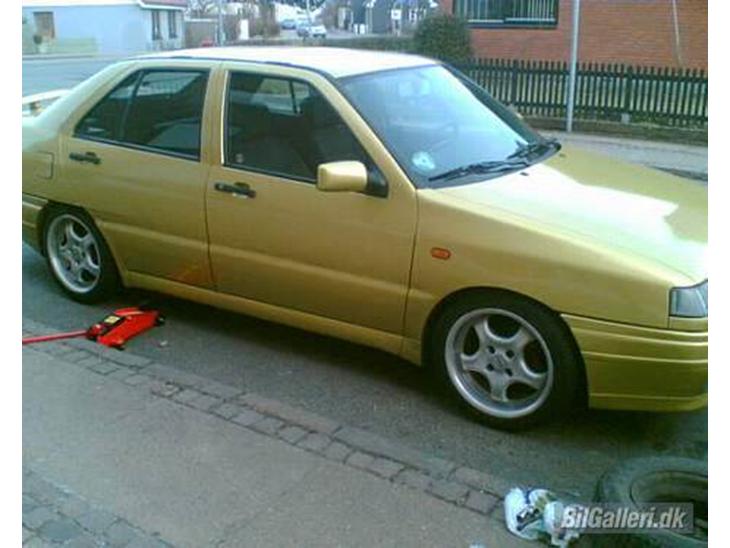 {{currentPhoto.altText}} billede {{currentPhoto.number}}