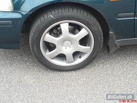 Honda Civic 1,4 Is -Solgt- - Vinter fælgene med Pirelli snowsport dæk, skulle gerne komme Akuma 17" til sommer..!! billede 4