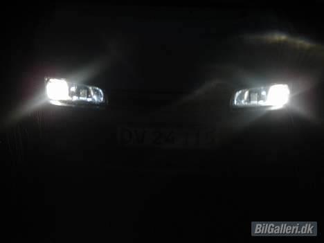 Mazda 626 ge 2,0i glx *RIP* - Xenon look pærer (7500k) og xenon super white positionslys (billedet blev ikk så godt) billede 12