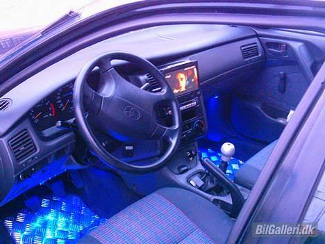 Toyota Carina E (Solgt) - Blåt display c+ 7" billede 2