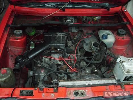 VW Golf 1 LX Solgt! - Ja det er så maskinrummet billede 3