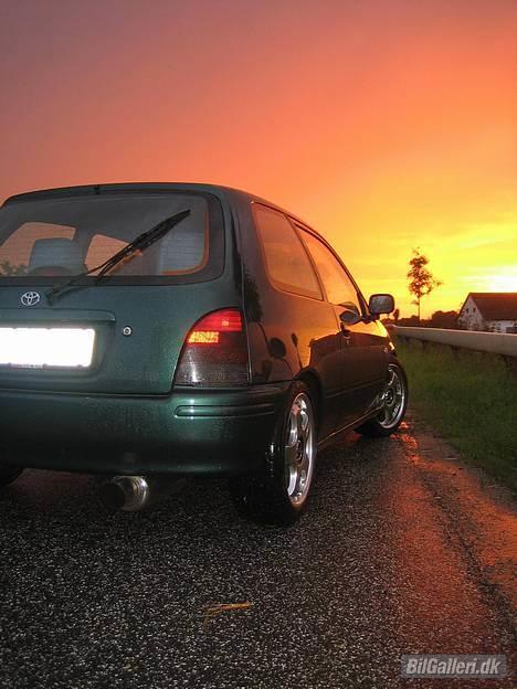 Toyota Starlet 1.3 16V Turbo - Dejligt stemnings billeder en lørdag aften efter træf hos Gadbjerg motorimport billede 17