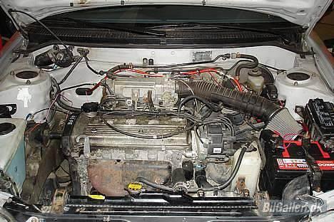 Toyota corolla solgt - motor rum billede 4