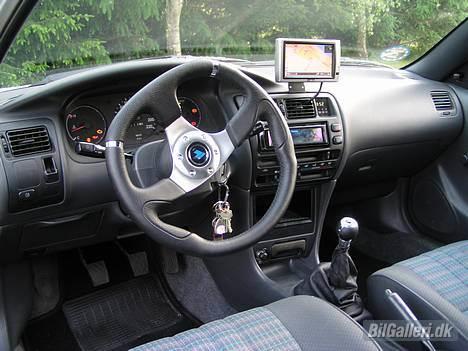 Toyota corolla solgt - sådan ser den ud indvendig nu  billede 5