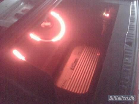 BMW e30 320i (donorbil) - ombygning af anlægget er færdigt.. Undskyld billedkvaliteten...  billede 3