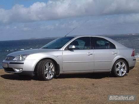 Ford mondeo 5 dørs billede 2