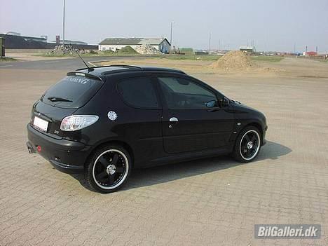 Peugeot 206 S16 *SOLGT* - frihøjden er stadig som en 4x4 men det skrider så småt frem :o) billede 5