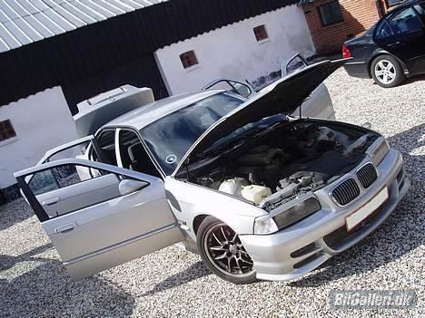 BMW 318i (Solgt) billede 10