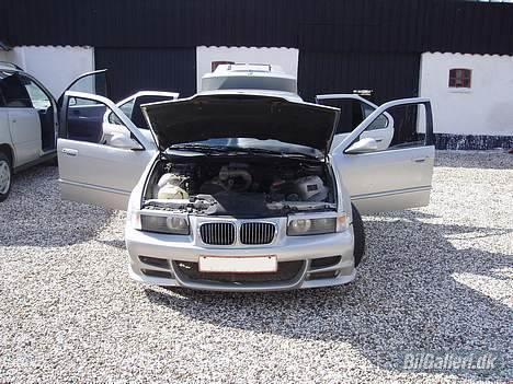 BMW 318i (Solgt) billede 11