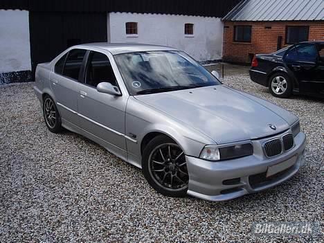 BMW 318i (Solgt) billede 13