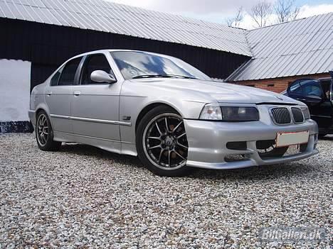 BMW 318i (Solgt) billede 14