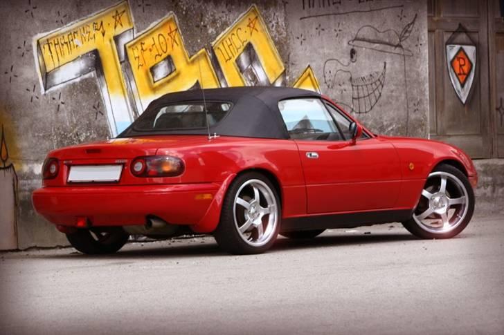 Mazda MX5 (RIP!) - Toppen oppe, lidt kedeligt - heldigvis tager det kun 4 sek at smide den :) billede 6