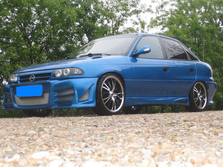 Opel astra f sedan solgt - så kom de nye fælge på billede 1