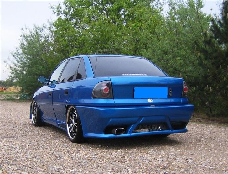 Opel astra f sedan solgt - ja de lægger tæt på skærmene de nye 18" fælge billede 8