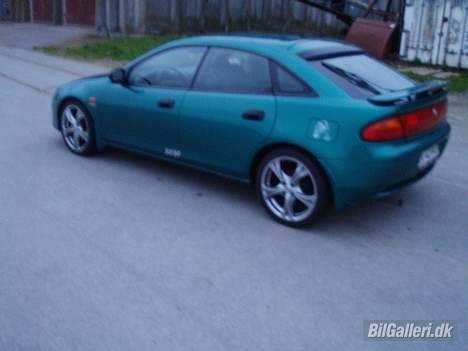 Mazda 323f BA SOLGT billede 1