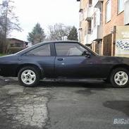 Opel Manta b 2.0E