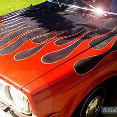 Volvo 142 "Flamin' Moe"