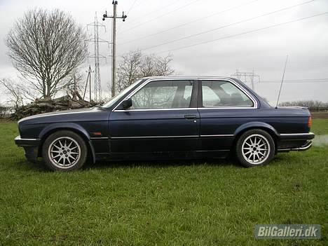 BMW 320i Solgt. billede 4