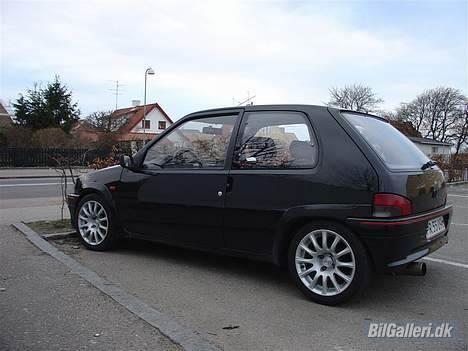 Peugeot 106 Rallye - Ser lidt høj ud bag til, men jeg var også helt nede i frø-perspektiv... ;D billede 6