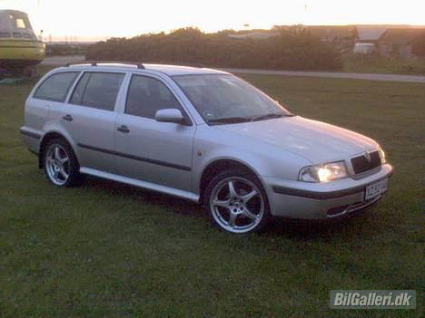 Skoda 1.6 octavia combi "solgt" billede 2