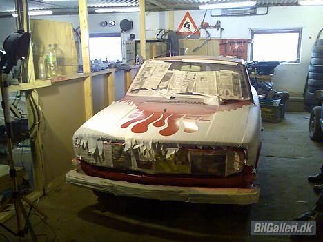 Volvo 142 "Flamin' Moe" - Flammer tegnet og skærearbejdet er igang.... billede 7