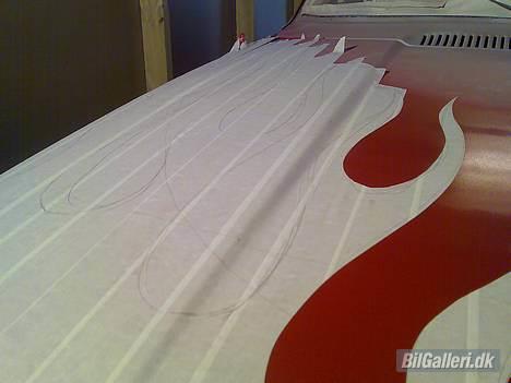 Volvo 142 "Flamin' Moe" - Flammer tegnet og skærearbejdet er igang.... billede 8