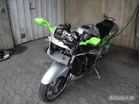 Opel vectra B, CD st.car - efter et møde med en golf!! http://www.motorcykelgalleri.dk/html/gal_visbil.asp?ID=1745 billede 10