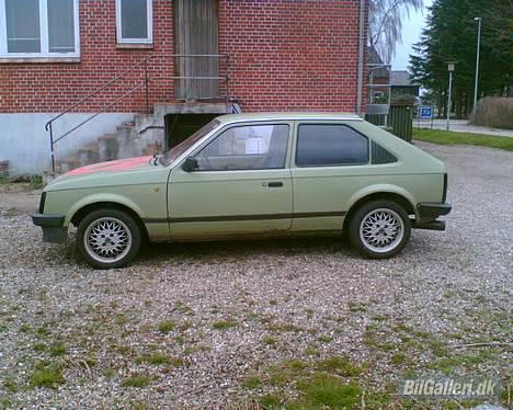 Opel kadett D "Solgt" - det godt med lidt rust... billede 4