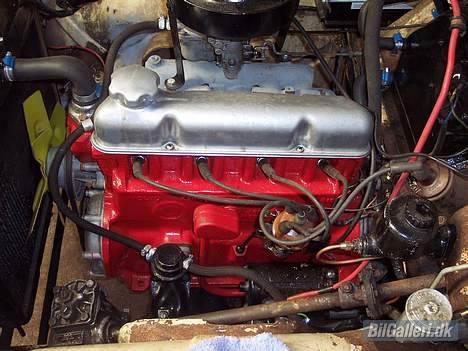 Volvo 121 quick amazon - Motoren malet, farven har jeg selv blandet efter som jeg mente volvo rød er.  billede 19