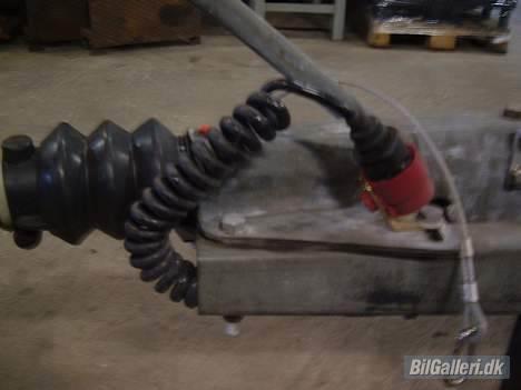 Ford Escort HERSTAL EDITION St - Holder til stik og spiralledning så den altid kan nå,men ikke slæber hen over jorden billede 19