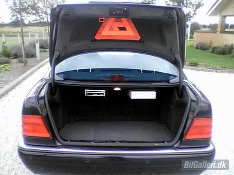 Mercedes Benz E300 TD (SOLGT) billede 7