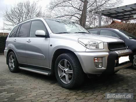 Toyota RAV4 - Solgt til min far billede 3