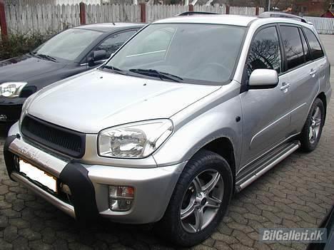 Toyota RAV4 - Solgt til min far billede 4