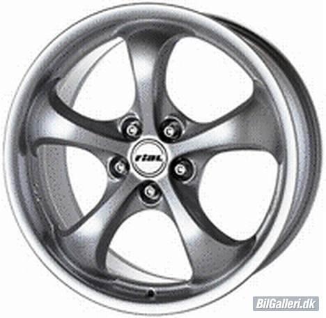 Toyota RAV4 - Solgt til min far - Da den ene fælg er beskadiget og de ikke findes mere, får jeg dem her på istedet billede 9