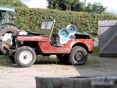 Jeep CJ2A - Puha.. da vi fik den hjem... der var lang vej til det færdige resultat! billede 3