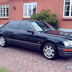 Lexus LS400