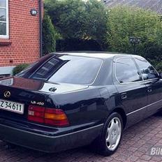 Lexus LS400