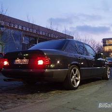 Mercedes Benz 300-24v  (R&N)  Solgt