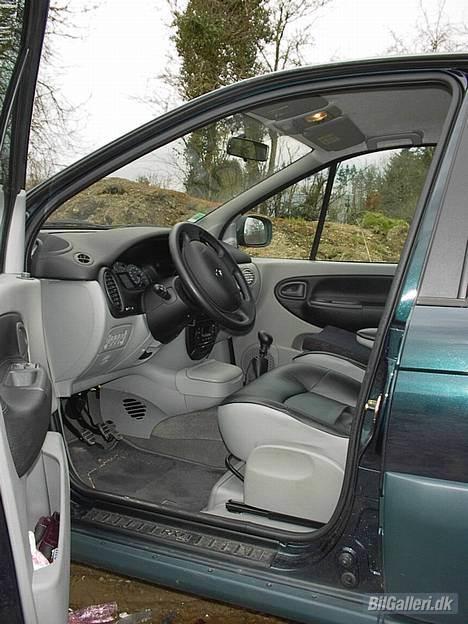 Renault Scenic RX 4 - Den sorte læder, står perfekt sammen det andet i kabinen billede 3