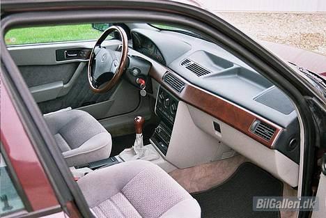 Alfa Romeo 155 2,0 16V Super (Solgt) - Flot indvendig velour sæde med god komfort billede 1