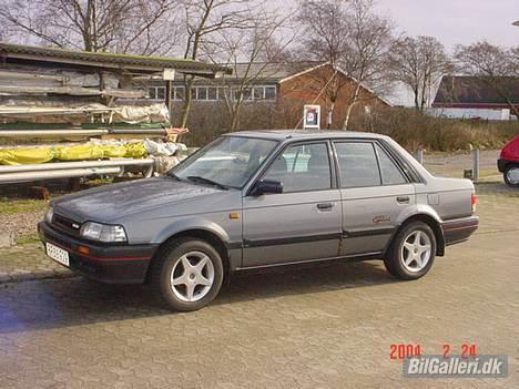 Mazda 323 billede 1