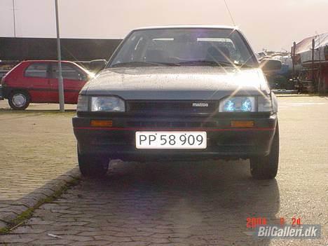 Mazda 323 billede 2