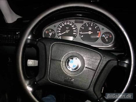 BMW E36 316i compact bavaria - Det er så læderrattet og instrumentbrættet billede 6