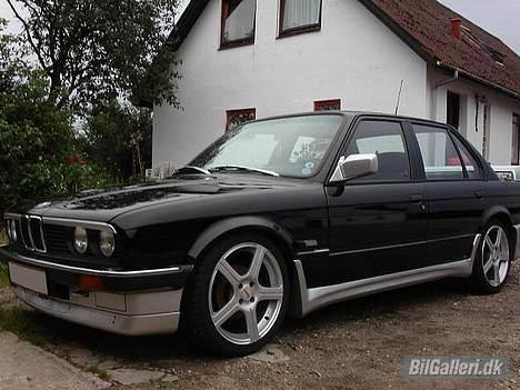 BMW E30   324 D billede 2