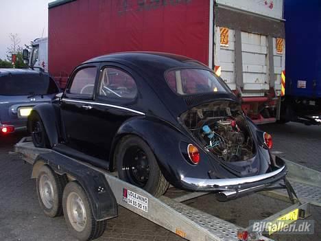 VW Bobbel 1200 (Solgt) - På vej hjem. her kom da en i en rød ragtop bobbel og spurgte om jeg skulle til DHB fordi den stod sådanne uden bagklap :-D   billede 20