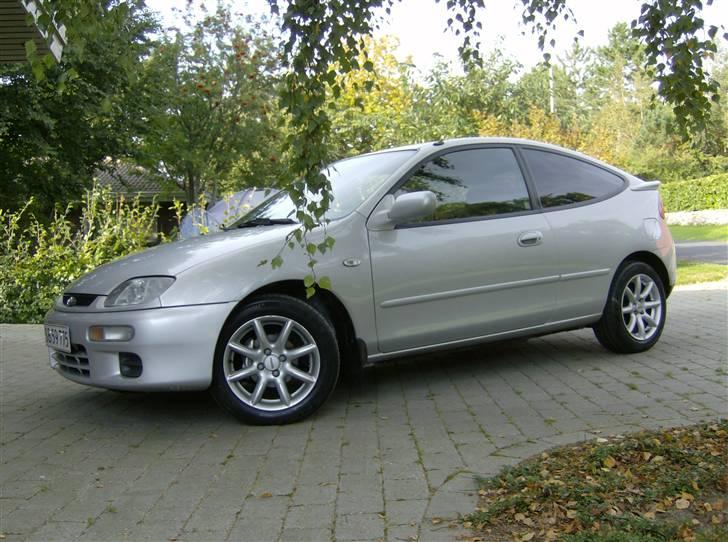 Mazda 323 C - Bling Bling billede 1