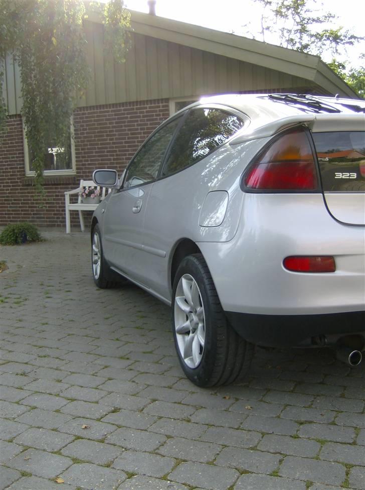 Mazda 323 C billede 4