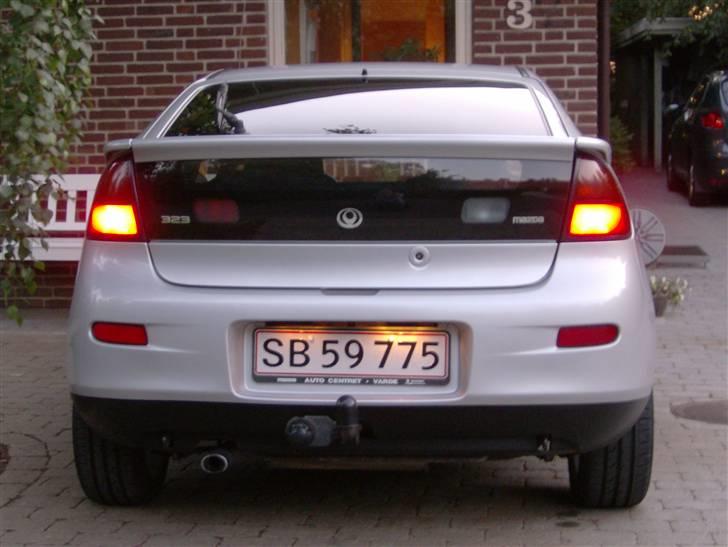 Mazda 323 C - Gammelt billede billede 6