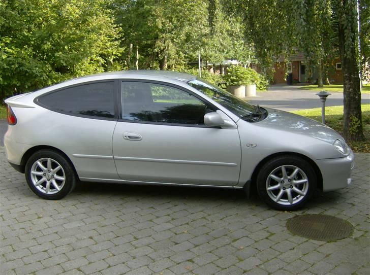 Mazda 323 C billede 8
