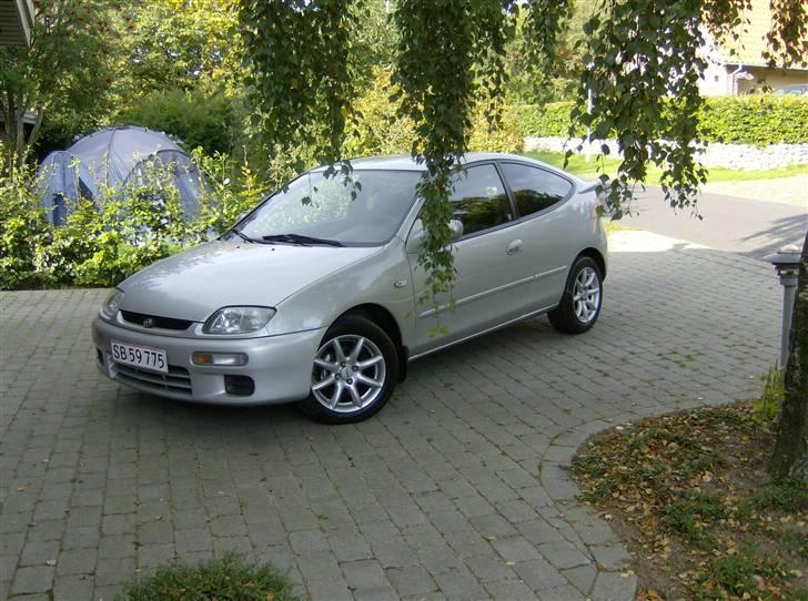 Mazda 323 C billede 9